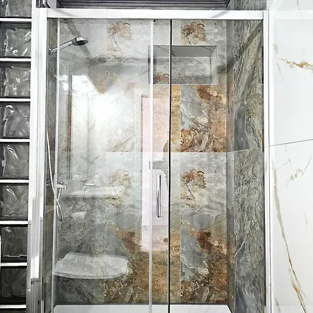 Ada's Nirvana, Heart Of Cristianos Lejlighed *