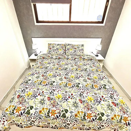 Ada's Nirvana, Heart Of Cristianos شقة