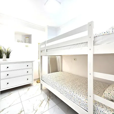 Ada's Nirvana, Heart Of Cristianos Appartement